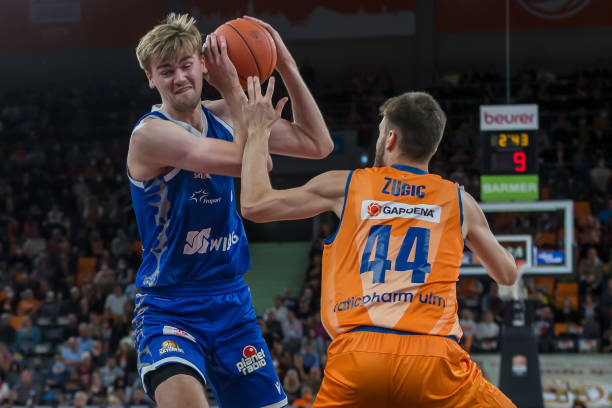 防守中坚 防守中坚